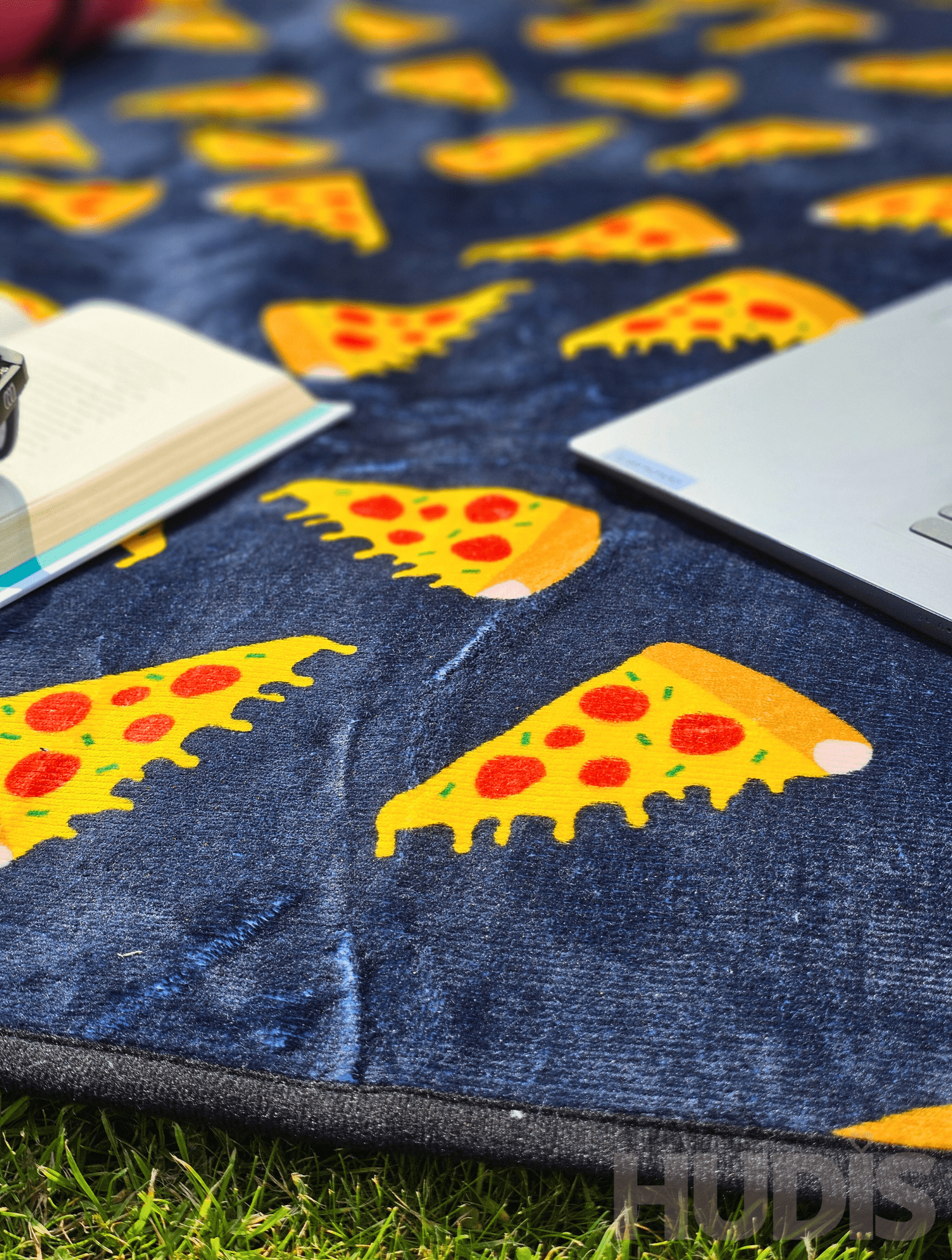 Juodas picų - pikniko pledas