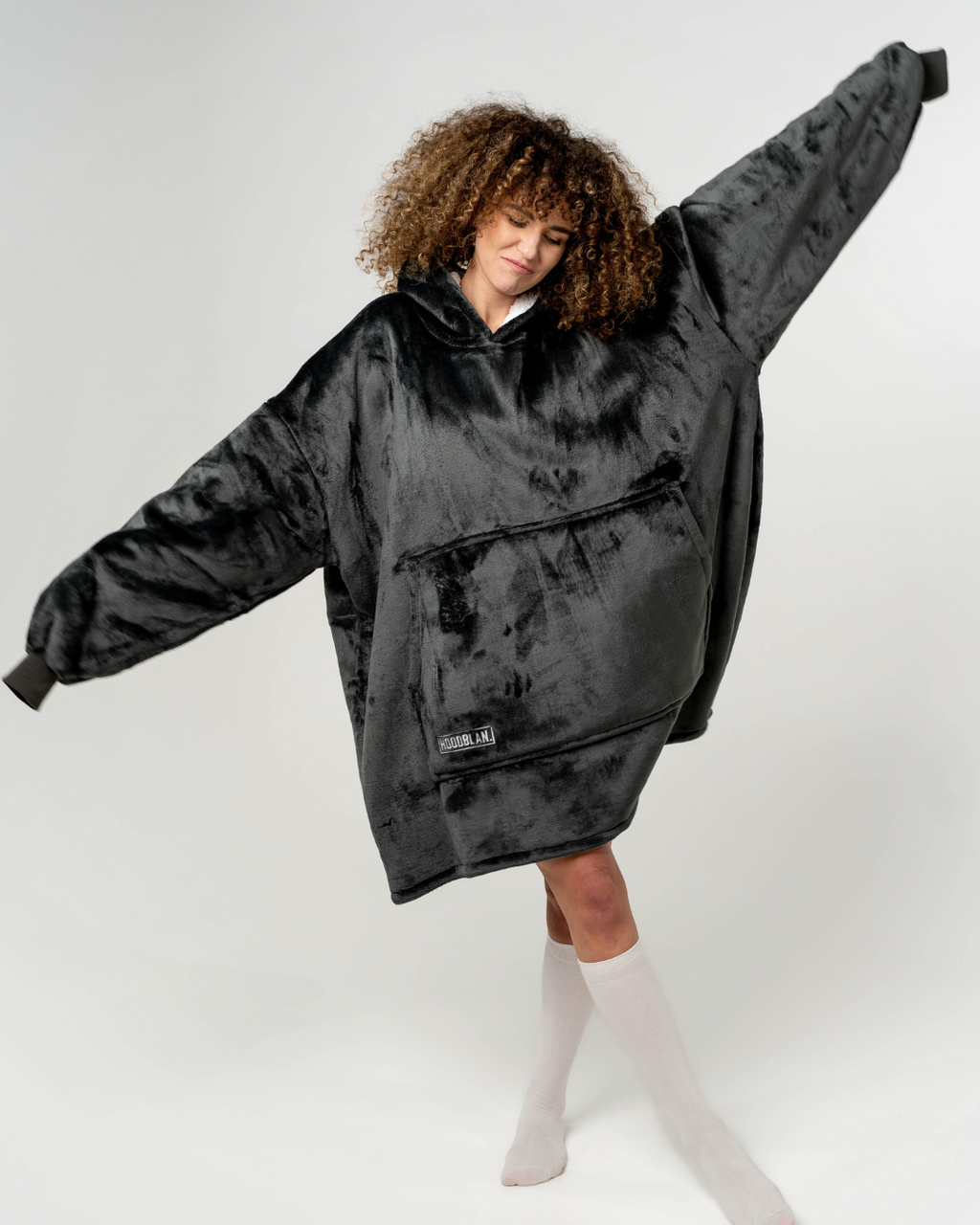 Vienspalvis pilkas hudis