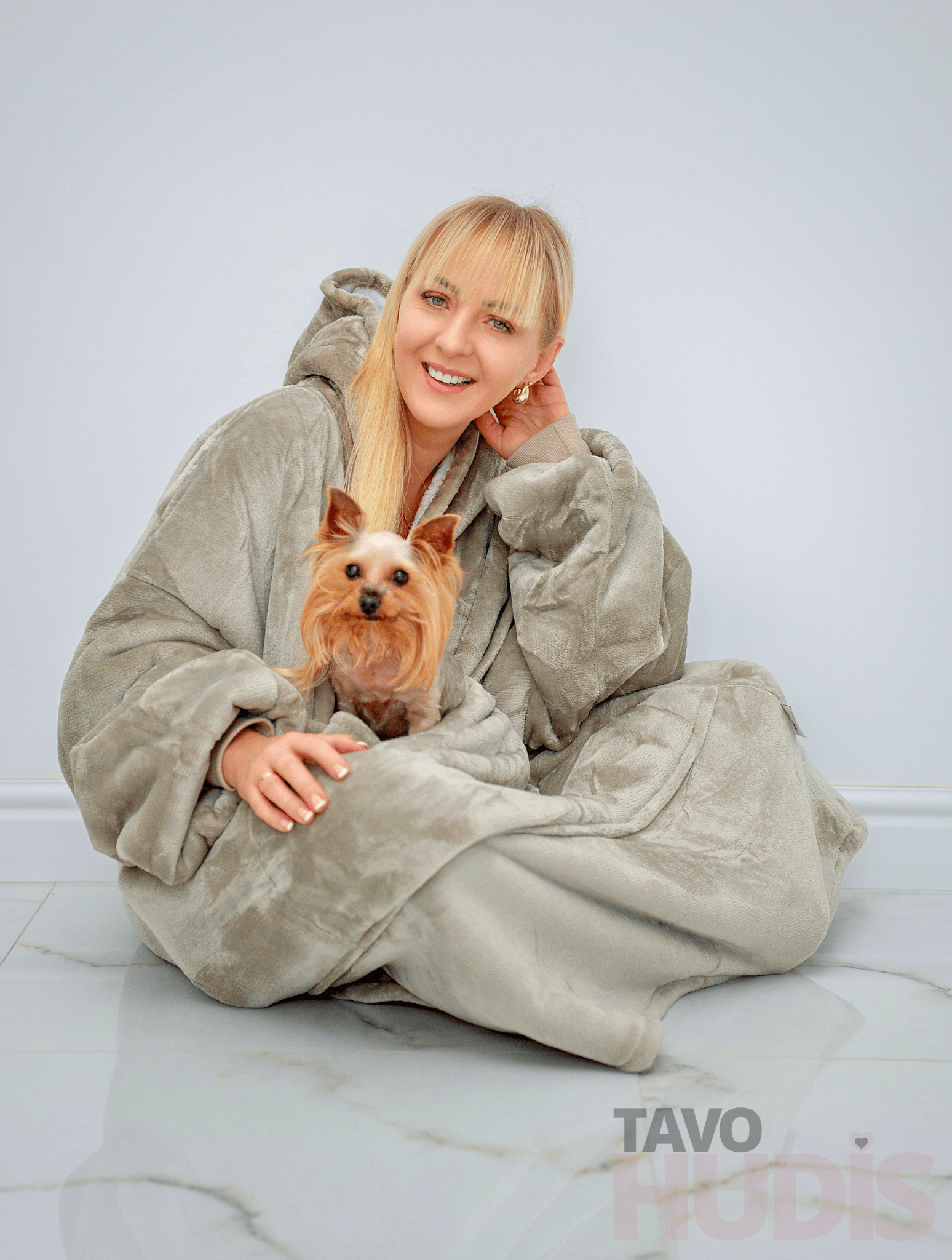 Chaki spalvos kengūros hudi