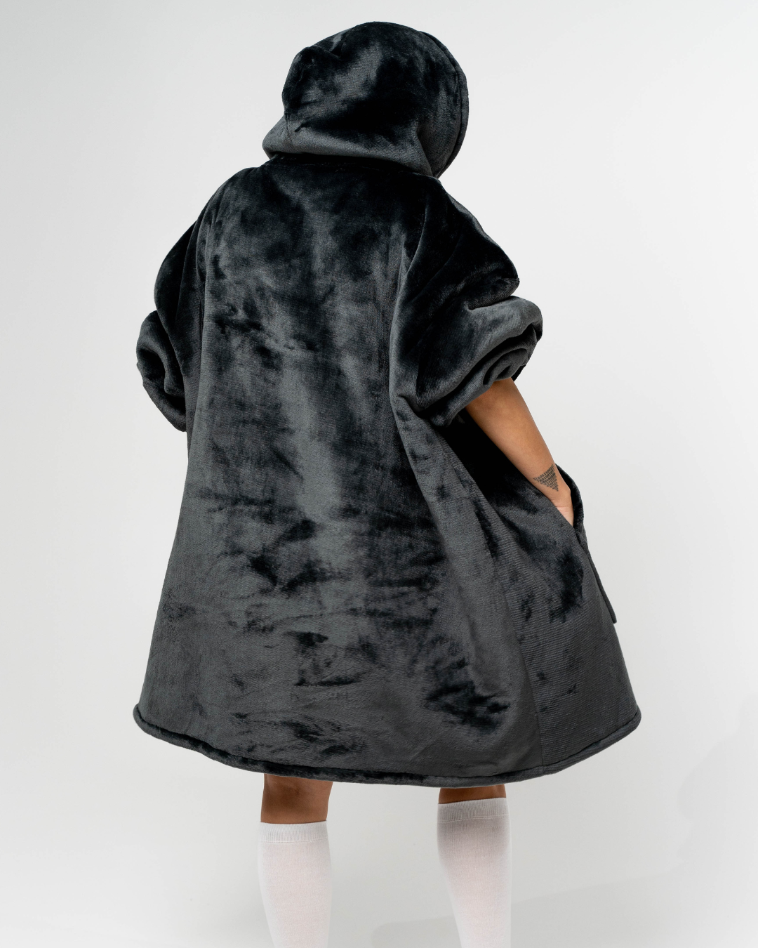 Vienspalvis pilkas hudis