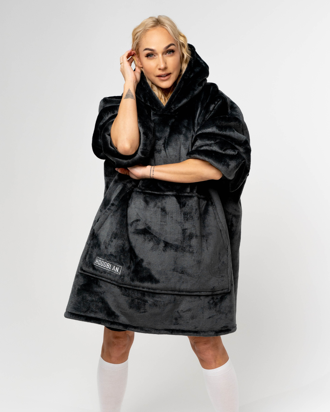 Vienspalvis pilkas hudis